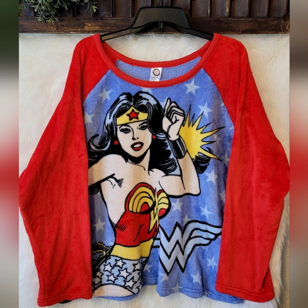 Wonder Woman Plush Pajama Top DC Comics